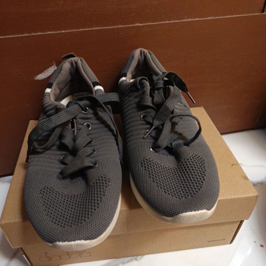 PRELOVED SEPATU PRIA