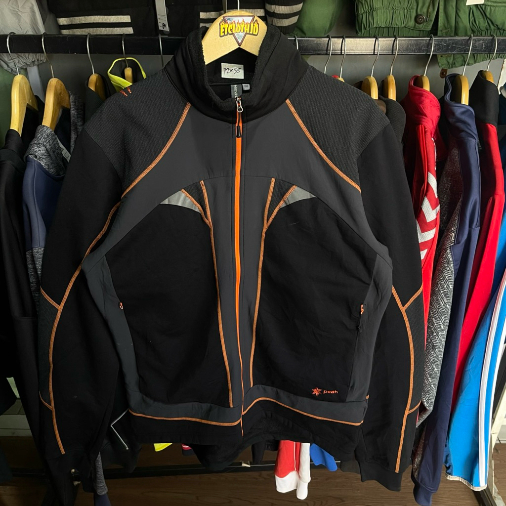 tracktop outdoor head hidden hoodie