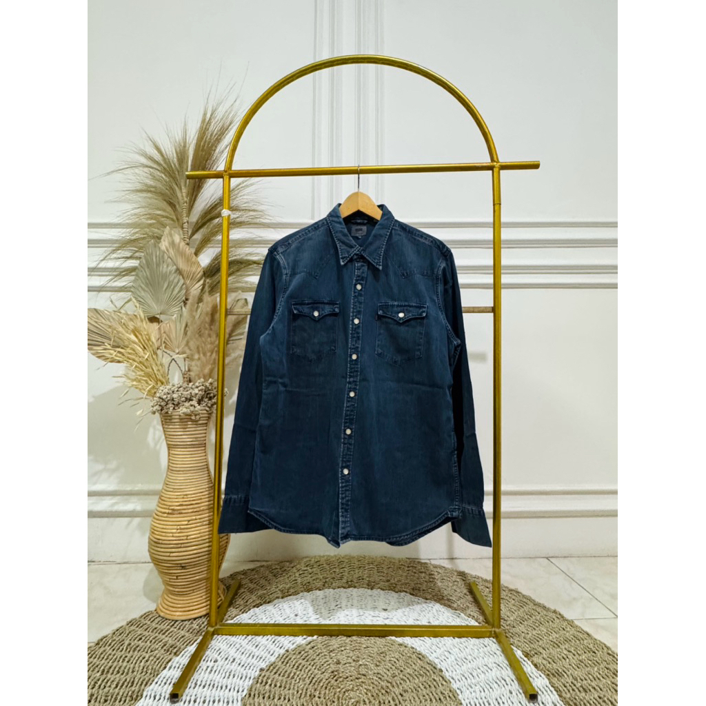 LEVIS DENIM SHIRT L (KANCING BATU)