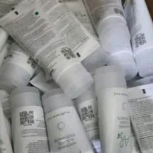 ap.24 whitening fluoride toothpaste expired2027