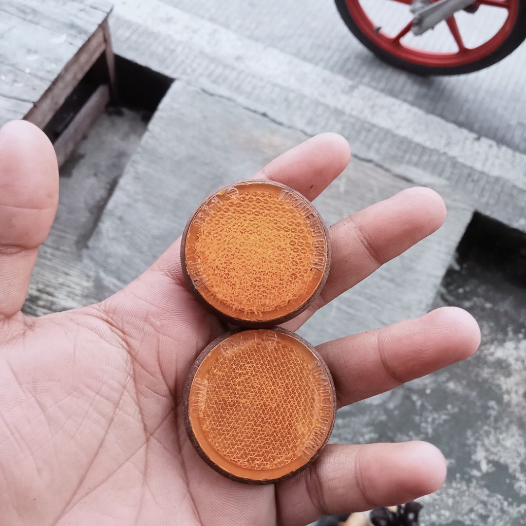 MATA KUCING SUZUKI V80 ORIGINAL