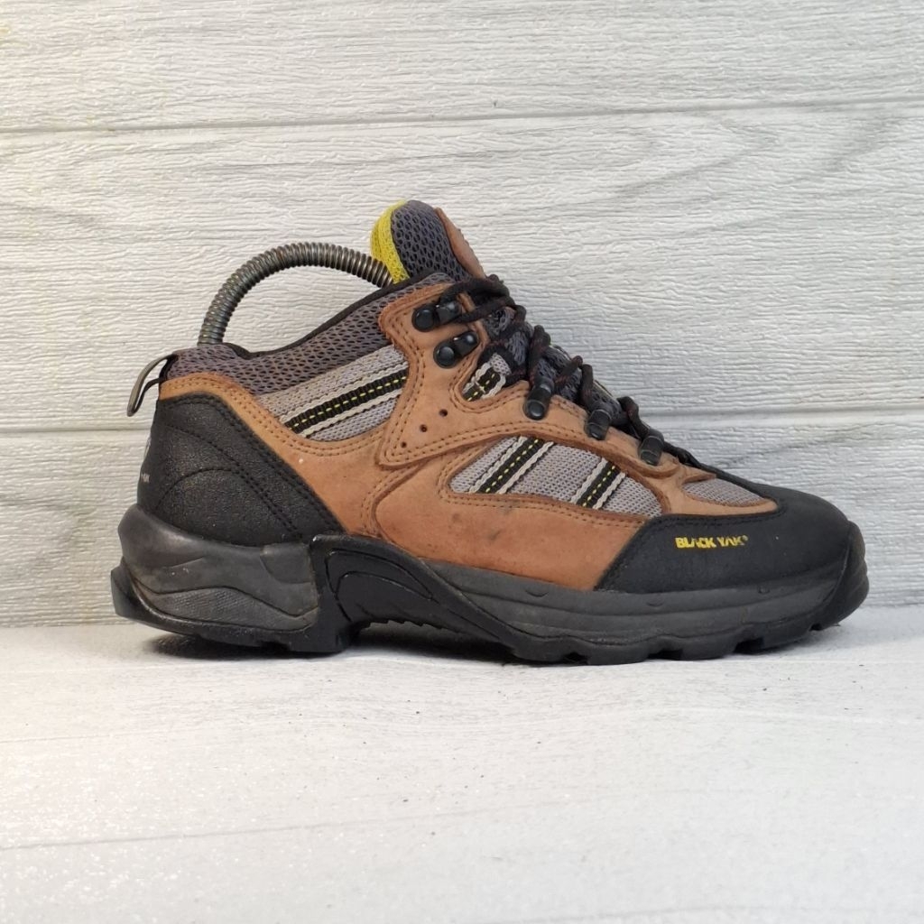 Sepatu Gunung / Sepatu Outdoor Blackyak Uk 39