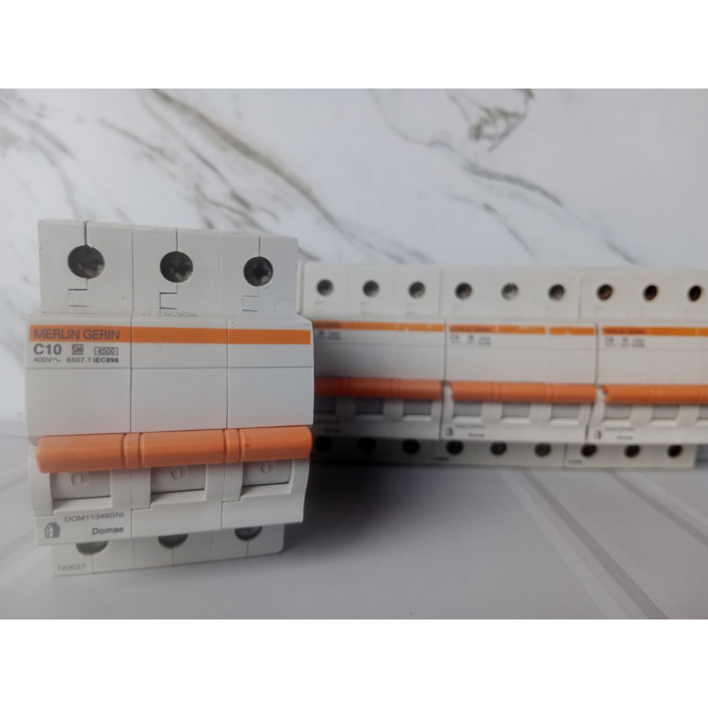 MCB 3PHASE DOMAE merlin gerin C10 SECOND ORIGINAL