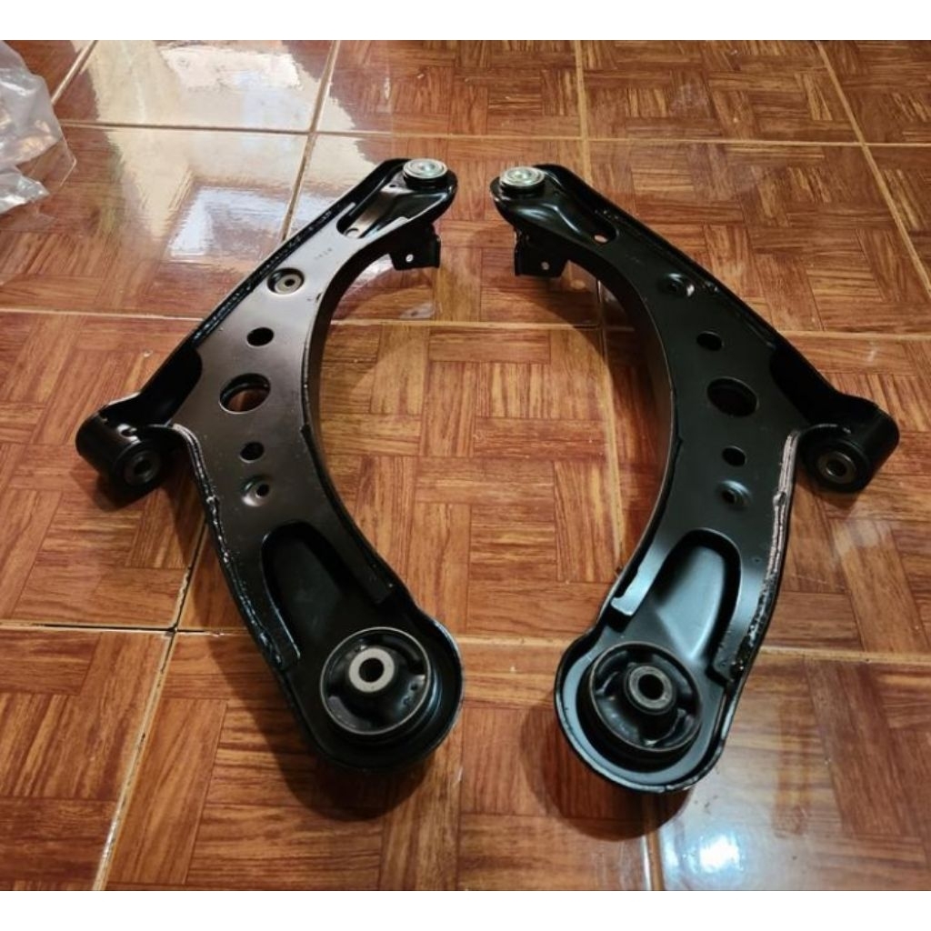 Lower arm assy atau sayap bawah honda mobilio 2014 2015 original