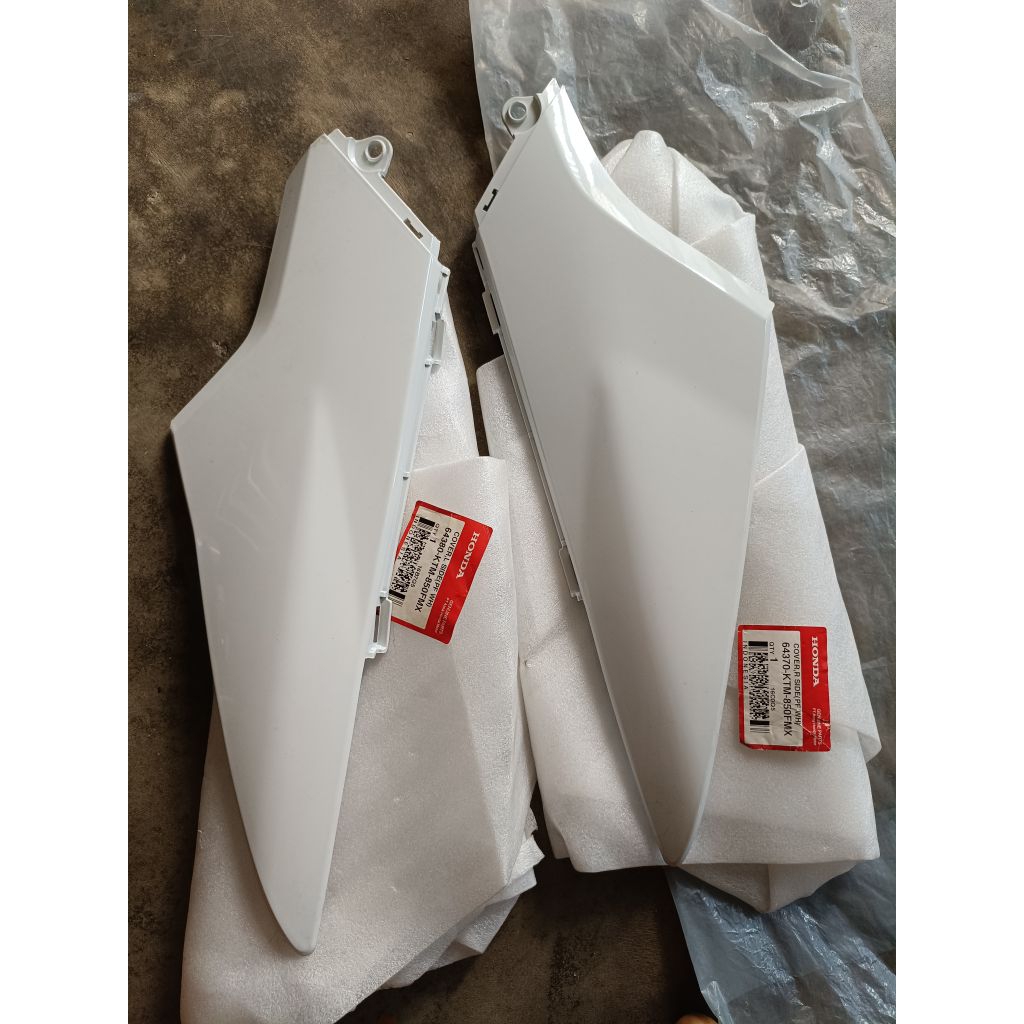 cover side / sambungan body belakang supra X125 (ktm-850FMX) warna putih
