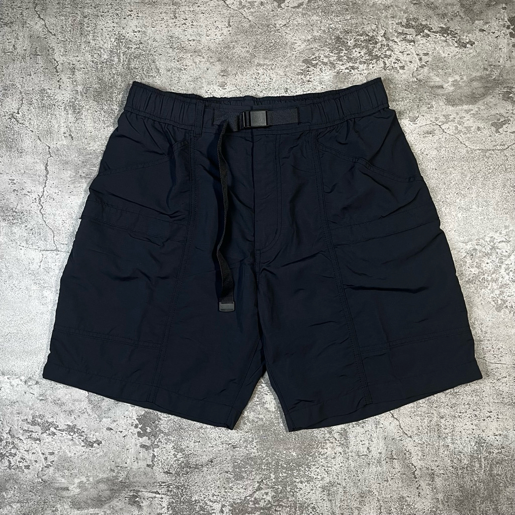 celana pendek uniqlo ultility hitam pekat