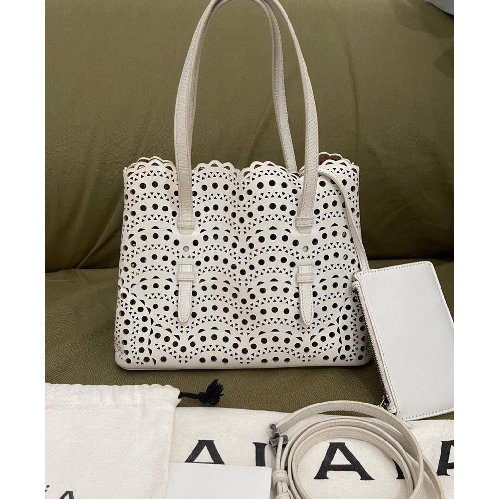 (PRELOVED) Alaia Mina 2023 Size 25 White