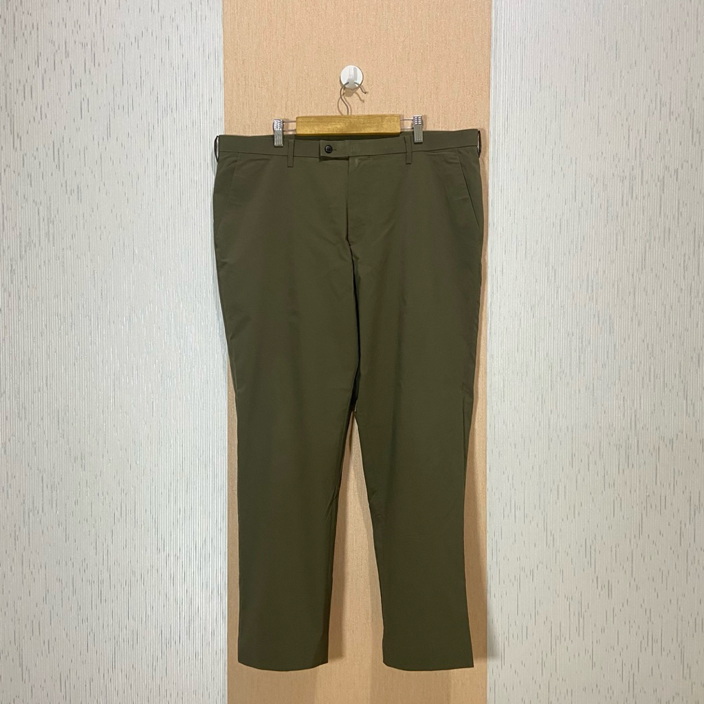 Work Pants UNIQLO AIRSENSE (Ultra Light) / Celana Bahan Pria / JP456 / Size 40