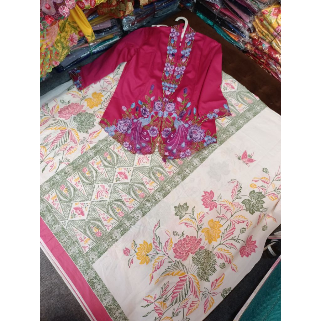 Kebaya Set Kain Batik