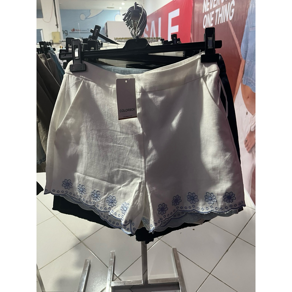Celana pendek colorbox putih