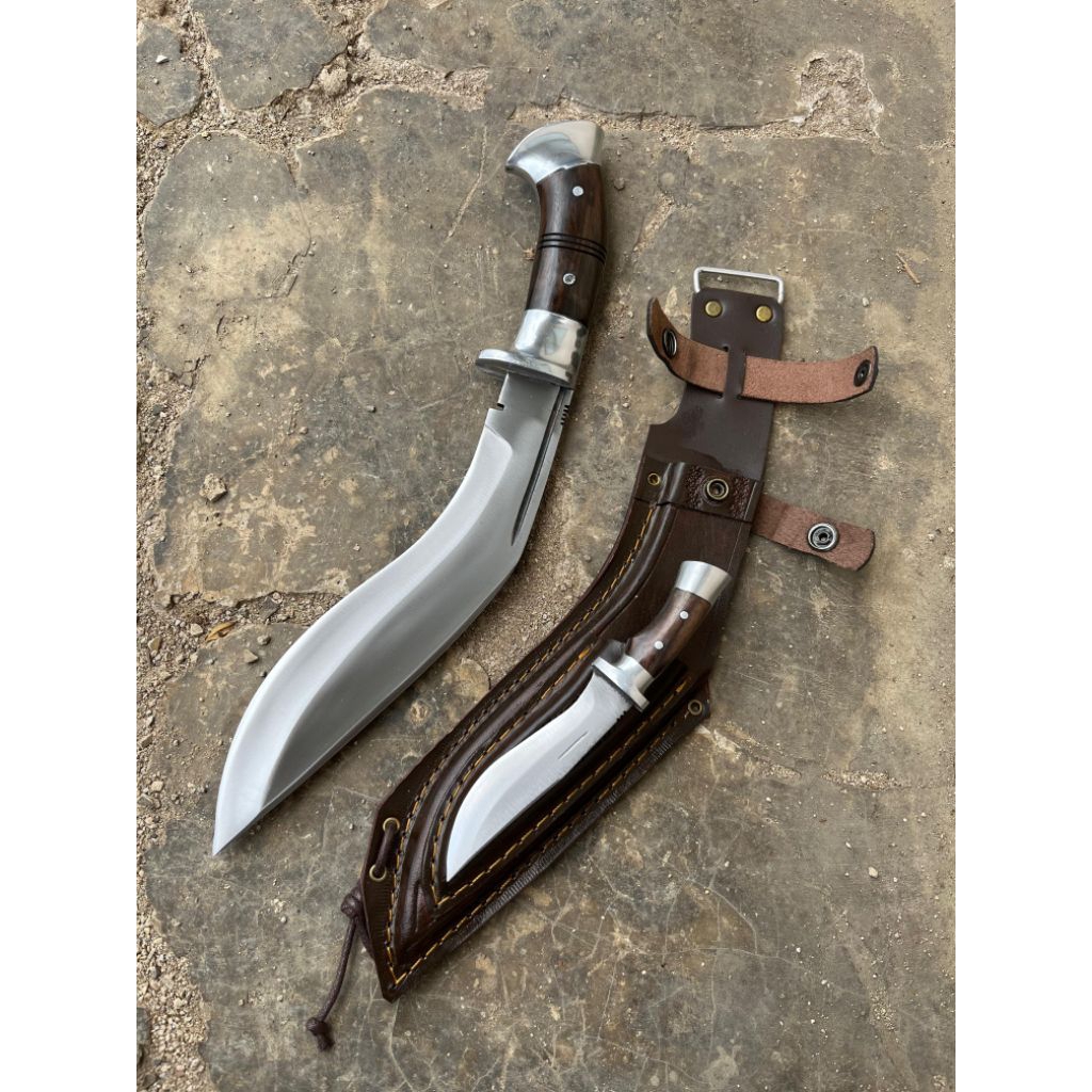 pisau kukri beranak sarung kulit