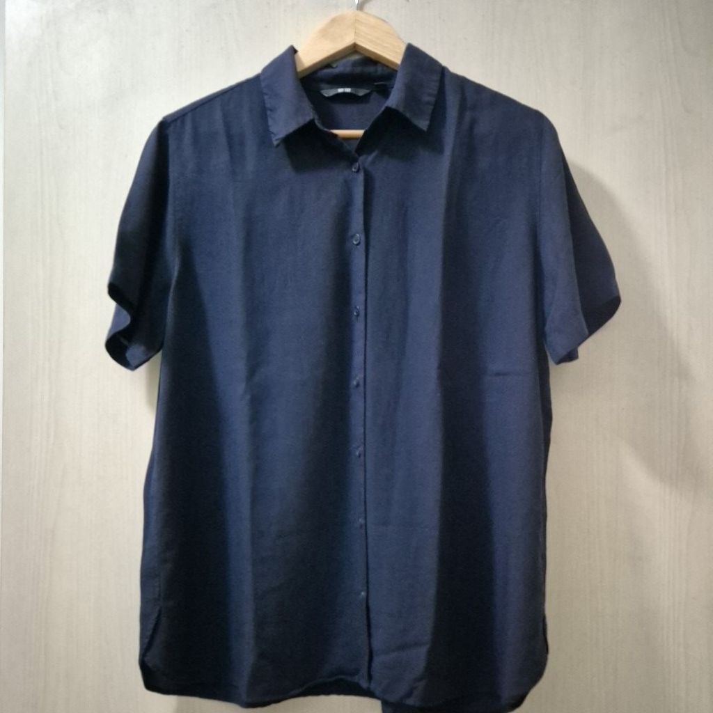 atasan kemeja wanita navy uniqlo