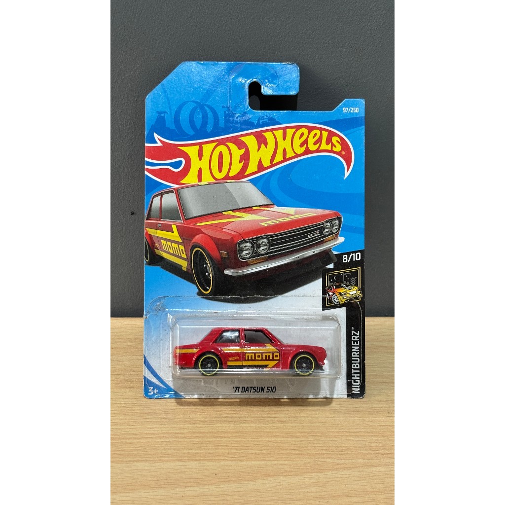 hot wheels datsun 510 sedan momo merah