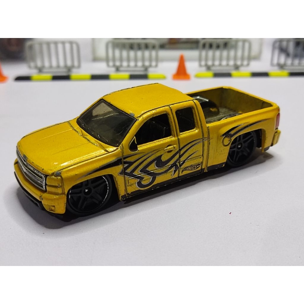 Hotwheels Loose Chevy Silverado (Dent)