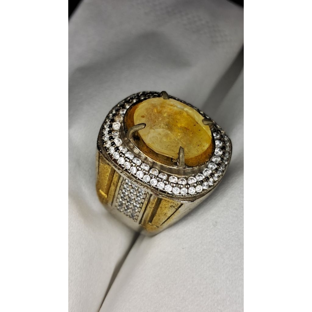 Natural yellow topaz