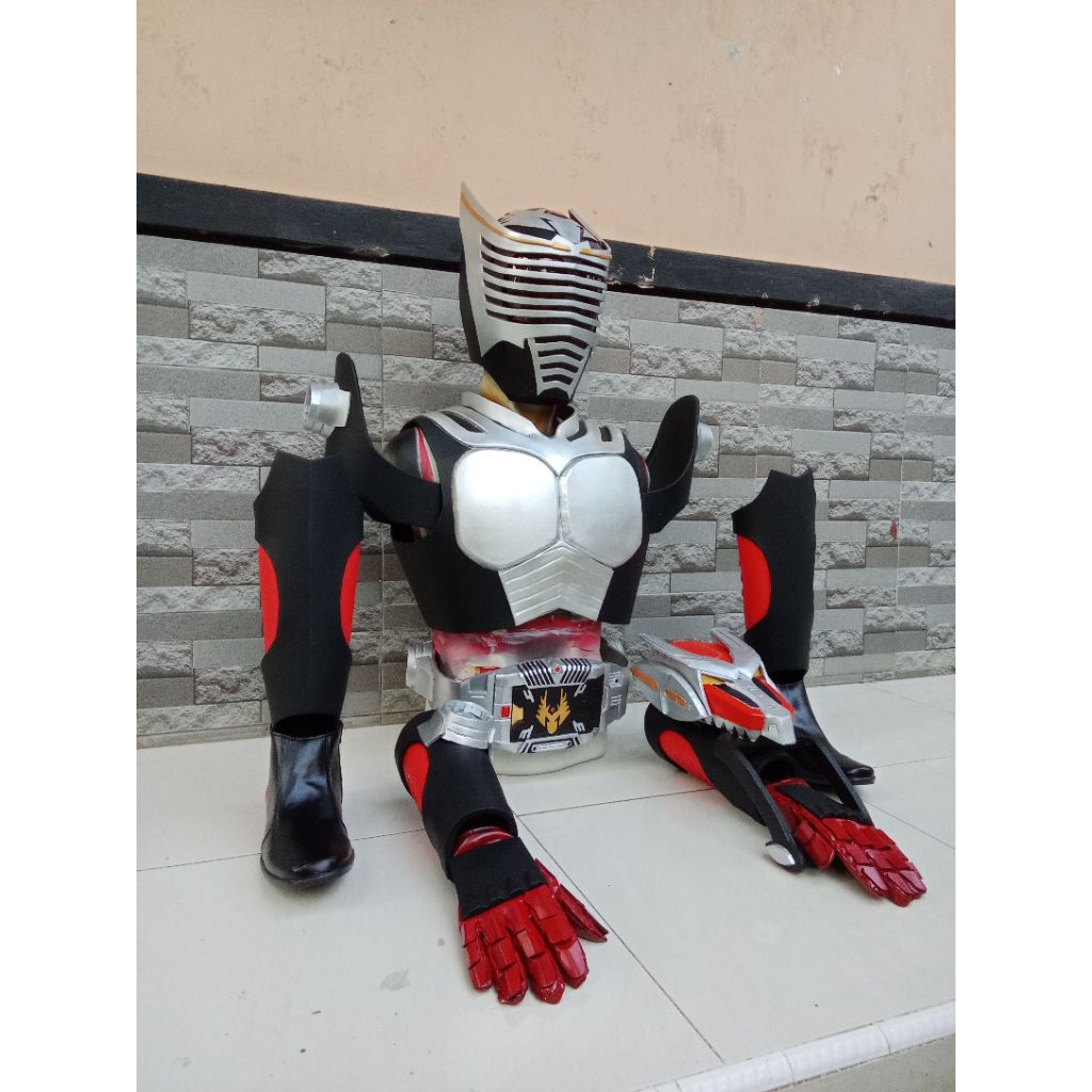 kostum kamen Rider ryuki