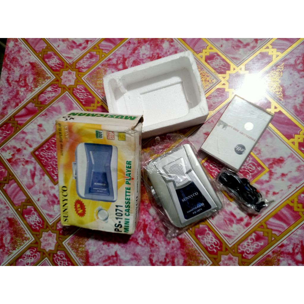 walkman sunny NEW OLD STOCK Free kaset letto