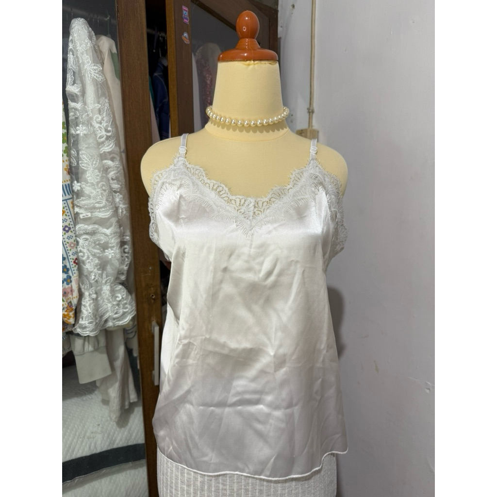 tanktop lace satin silky white tali kecil clean look lingerine