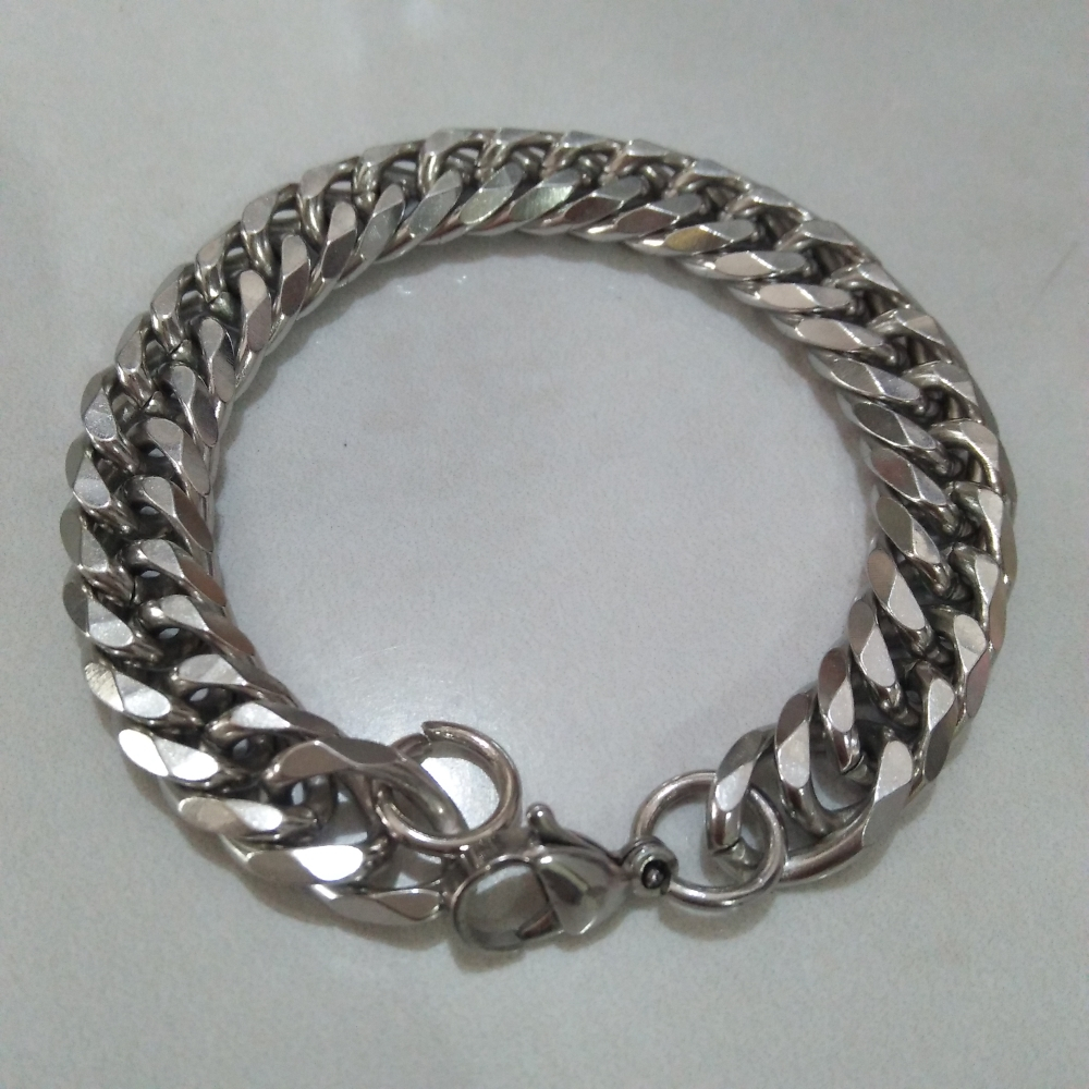 Gelang Titanium Pria Anti Karat dan Tidak Luntur