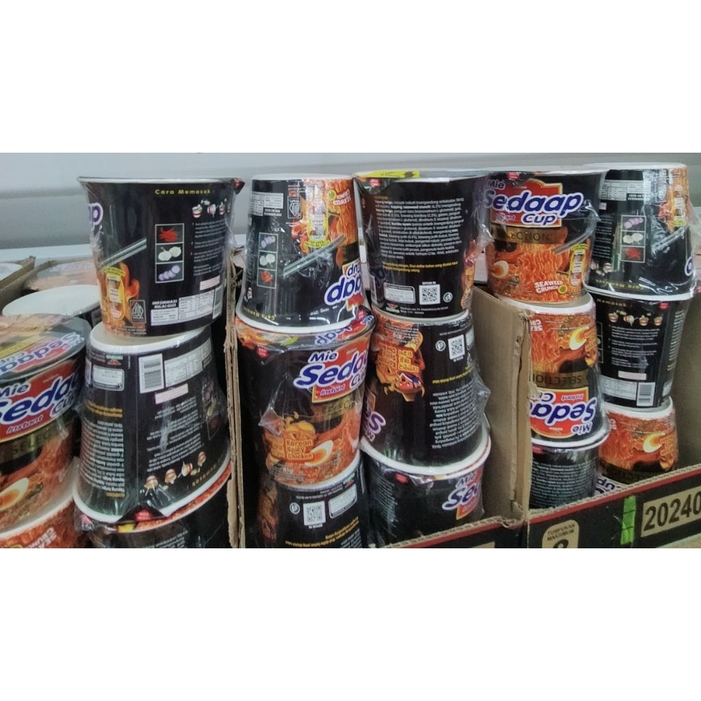 Sedap mie cup Korean spicy chicken