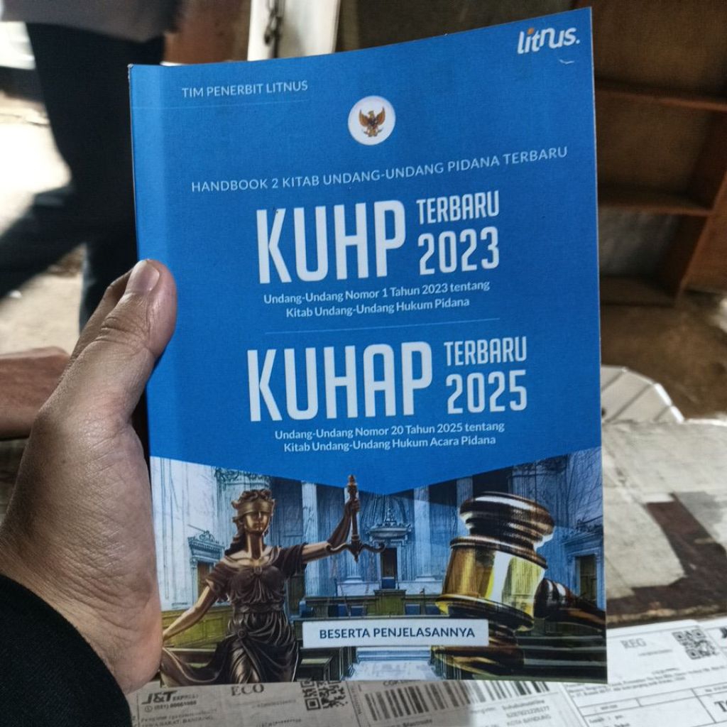 Buku KUHP dan KUHAP Terbaru 2025 Beserta Penjelasannya
