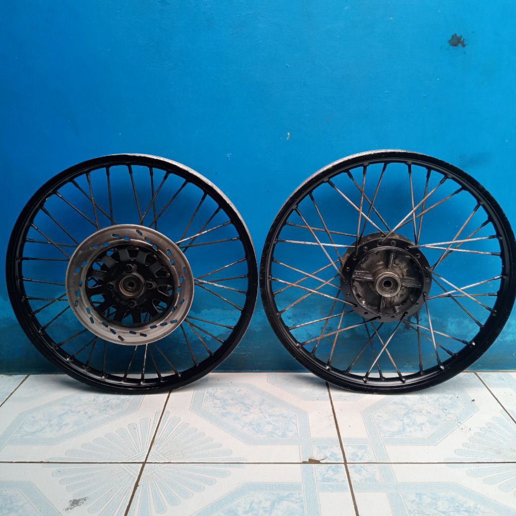velg depan belakang Suzuki Shogun 110 / smash 110 / Shogun 125