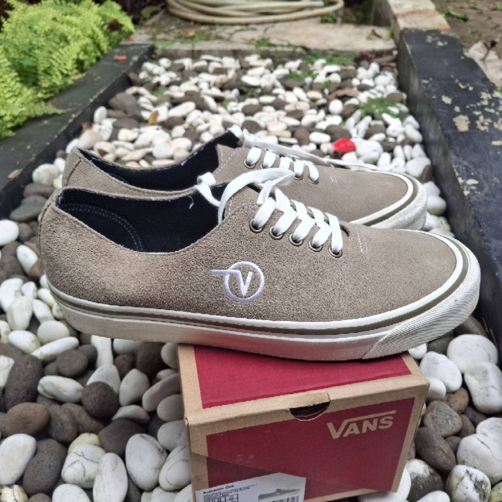(second like new) Sepatu Vans Authentic  Suede size 43 | original PT. Navya | Skateboarding