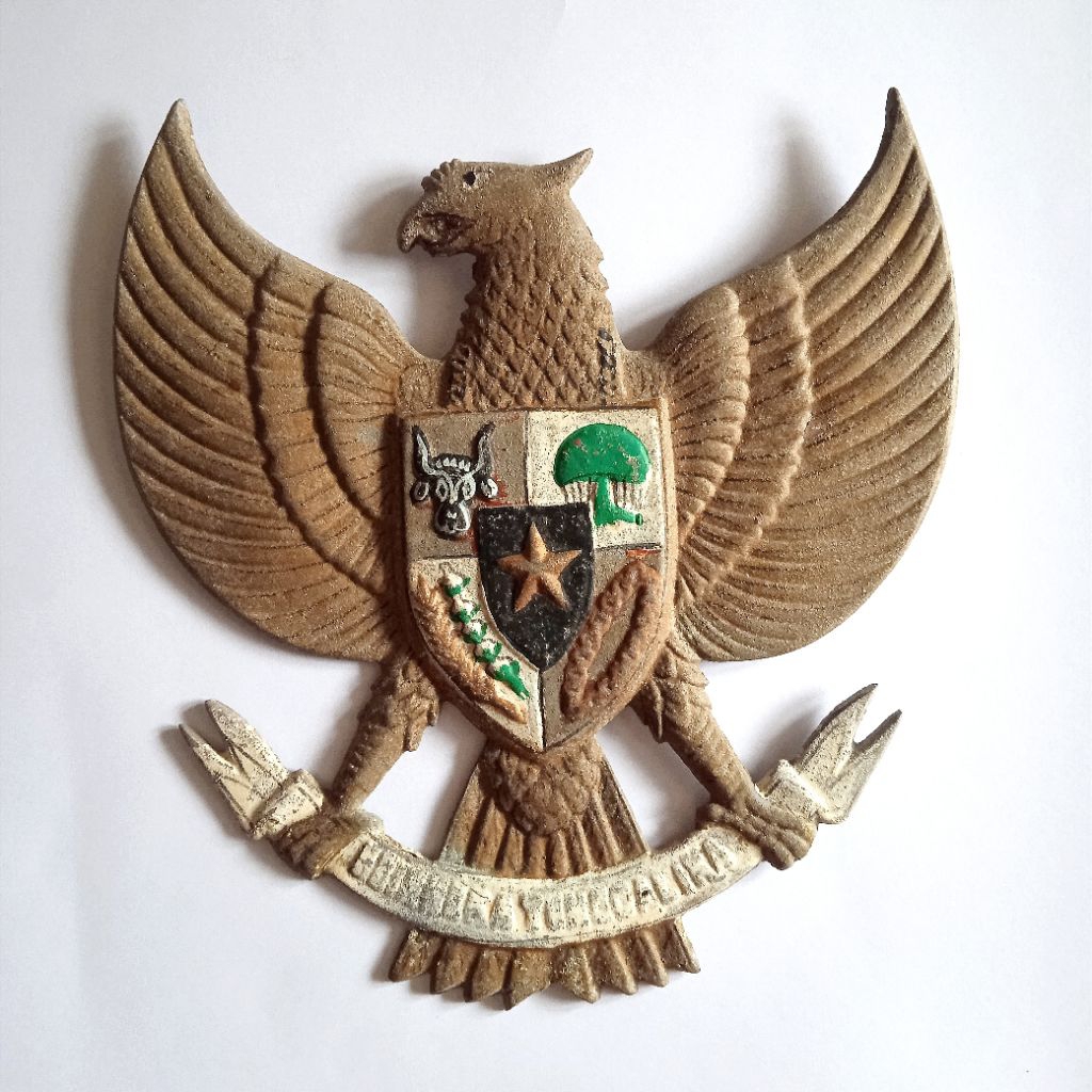 Antik Vintage Lambang Negara Republik Indonesia Garuda Pancasila Aluminium Uk.27x26cm Tua Utuh Layak