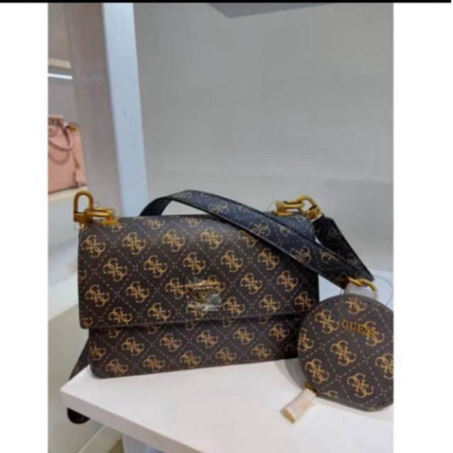 preloved tas guess (mls foto klo mau detail cht aja, btw ini tas jastip)