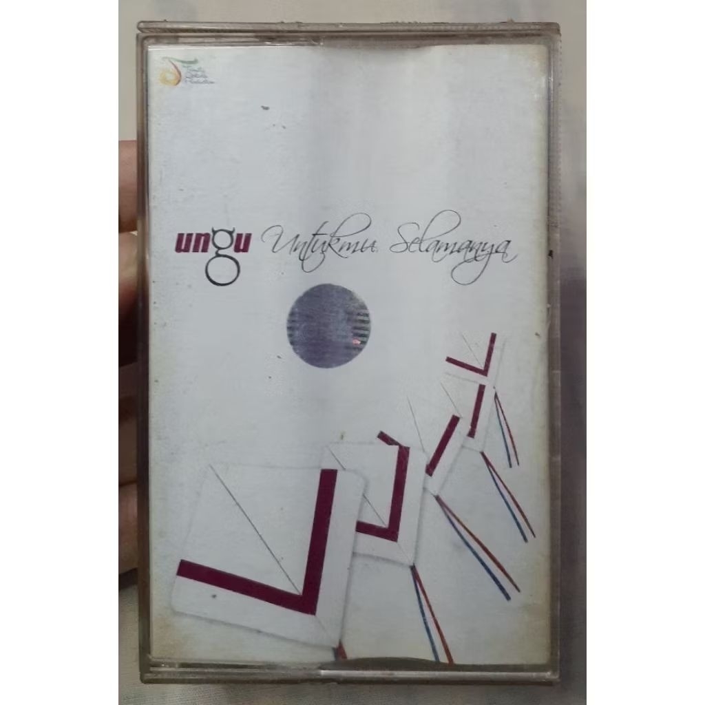 Kaset pita kaset tape ungu untuk pajangan atau koleksi