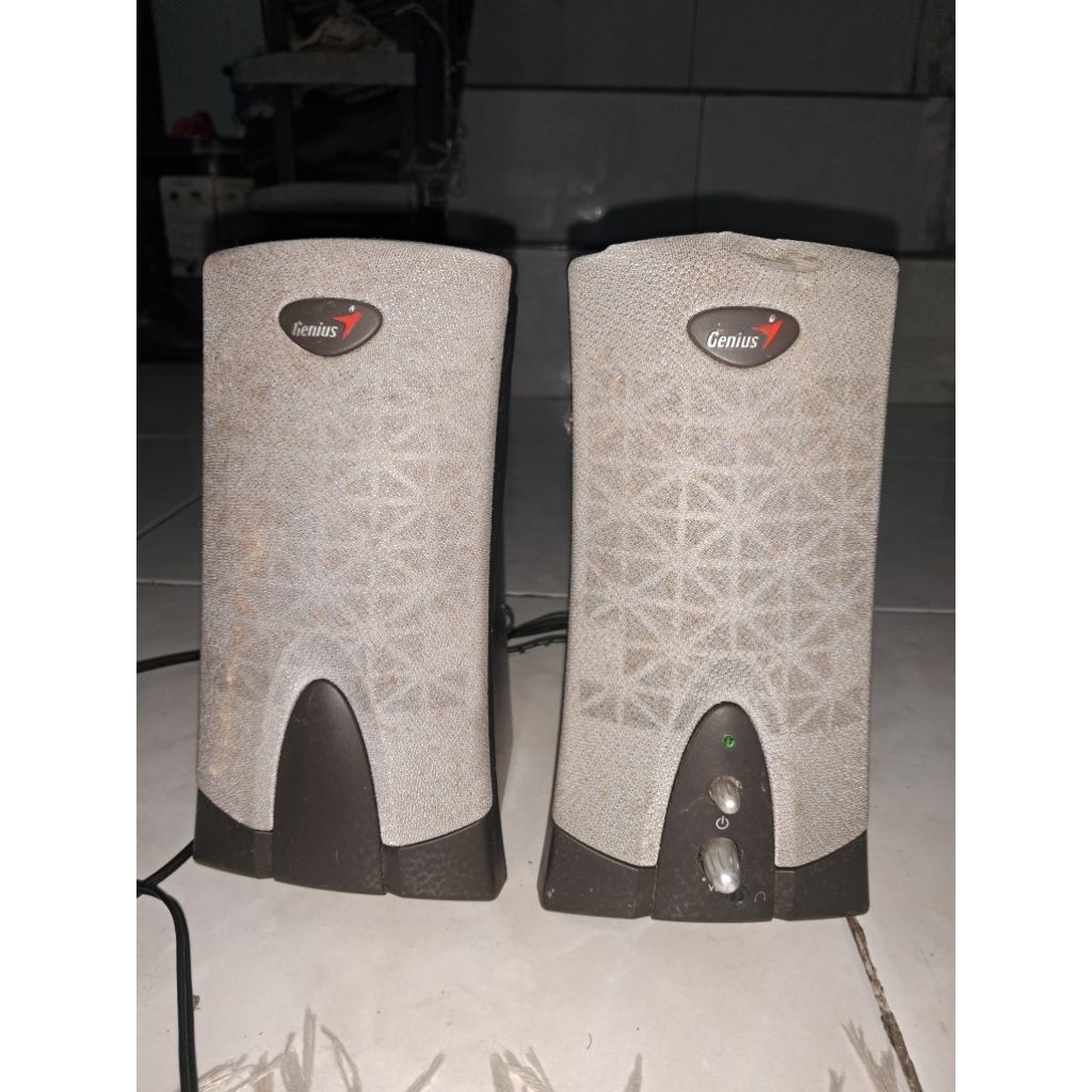 Speaker aktif GENIUS Q06, Lawas