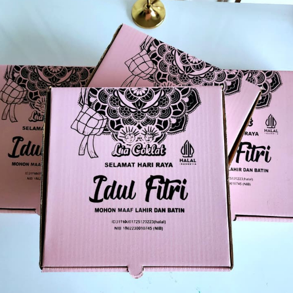 (Custom Nama 50pcs) 25X25X5CM KARDUS BOX KUE KERING ISI 4 TOPLES @250gram/ KARDUS PARCEL LEBARAN