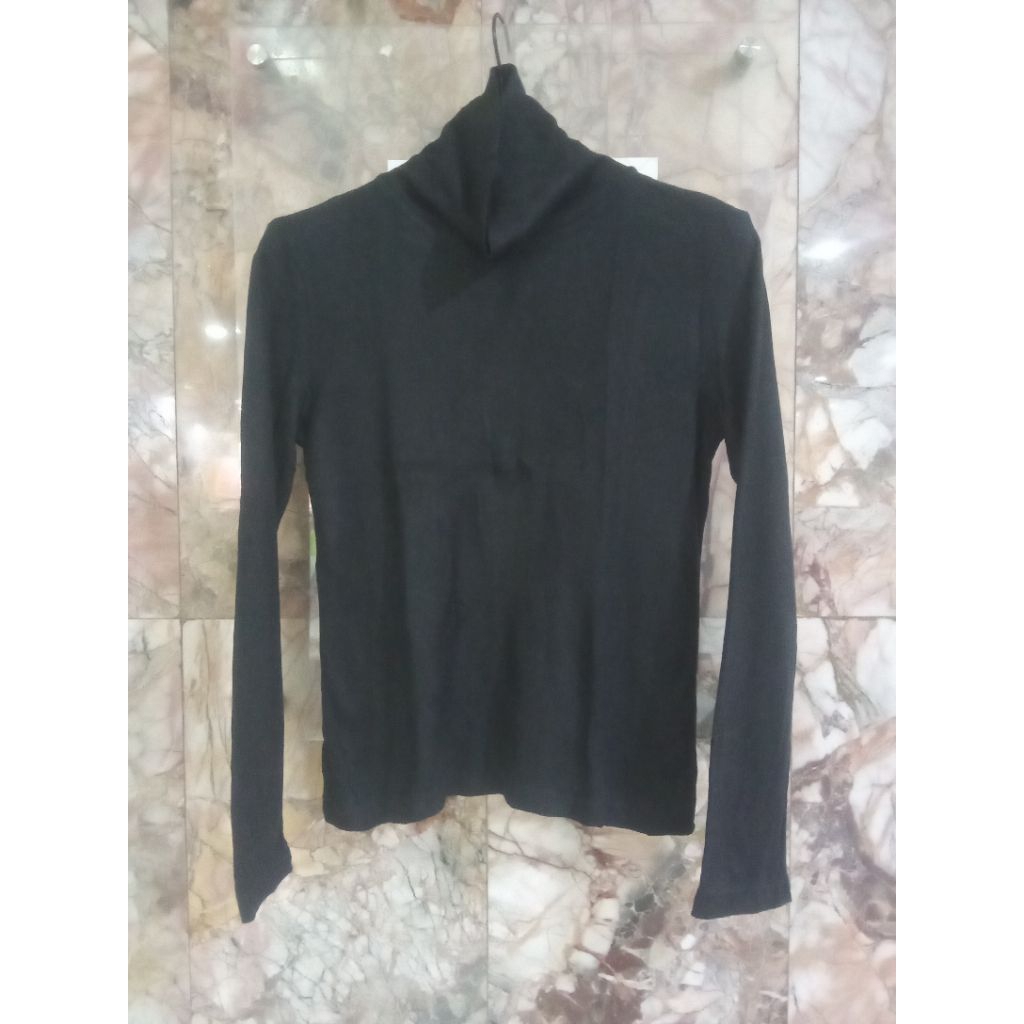 sale kaos turtleneck Heattech uni qlo size S