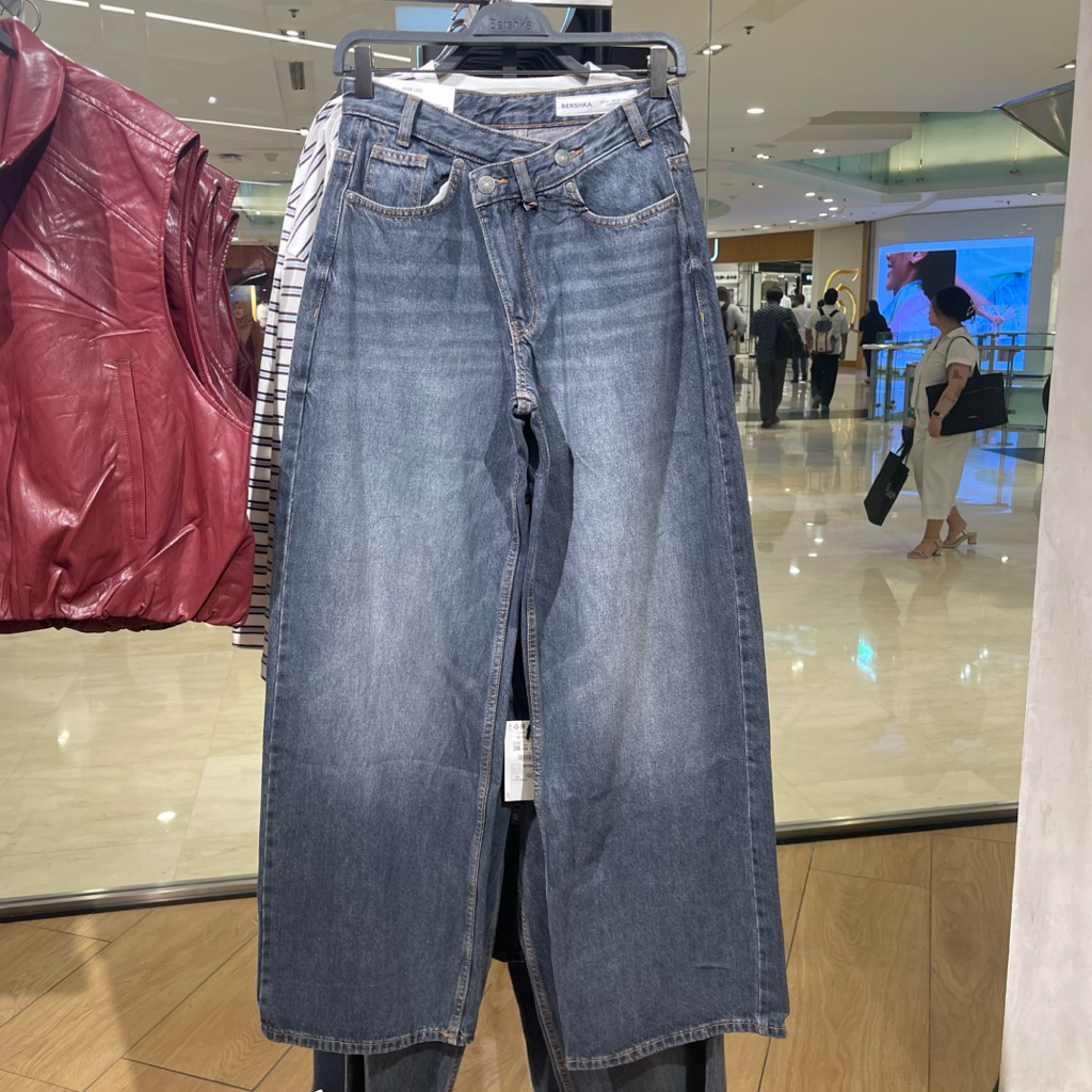 Jeans Wide Leg BERSHKA Women jastip (jasa titip)