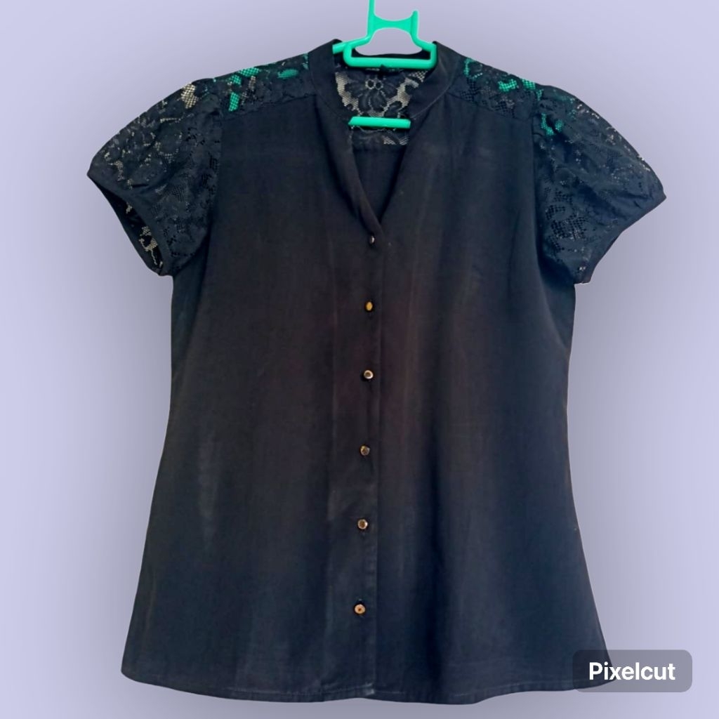 PRELOVED BLOUSE RENDA