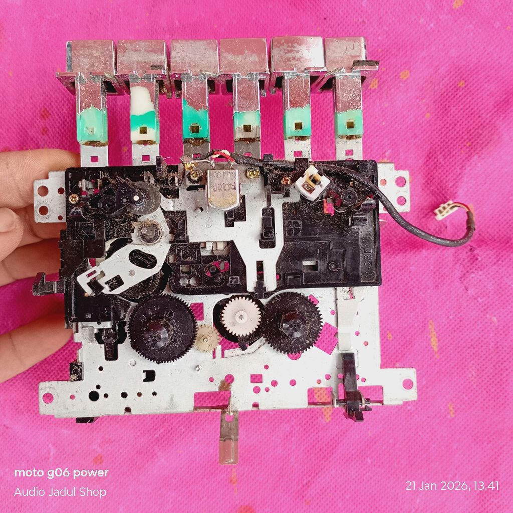 Mekanik tape kaset bekas