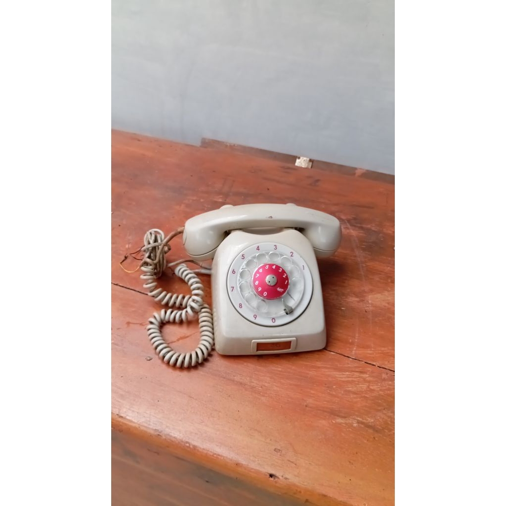 hiasan Telepon putar jadul antik
