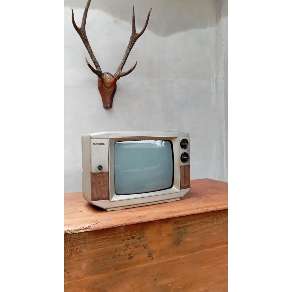 Pajangan Tv jadul antik