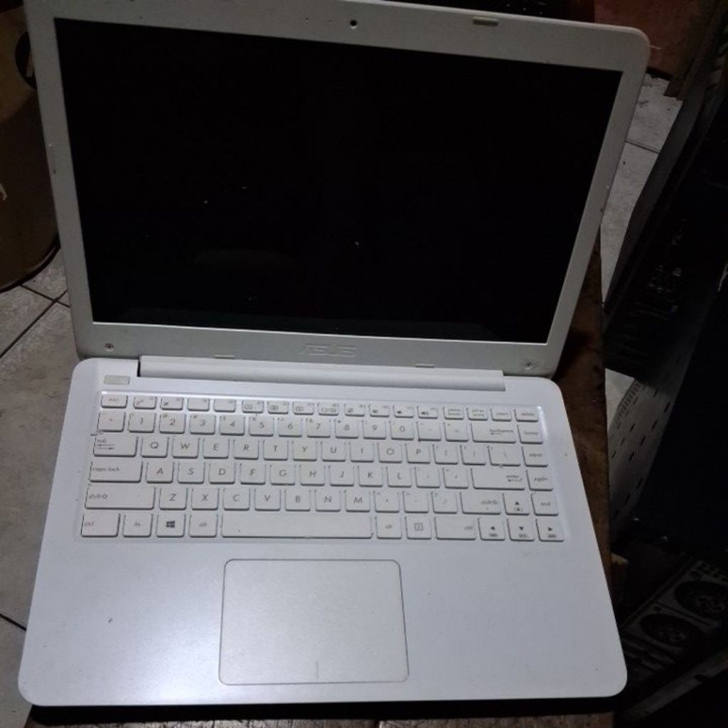 casing laptop asus e402y