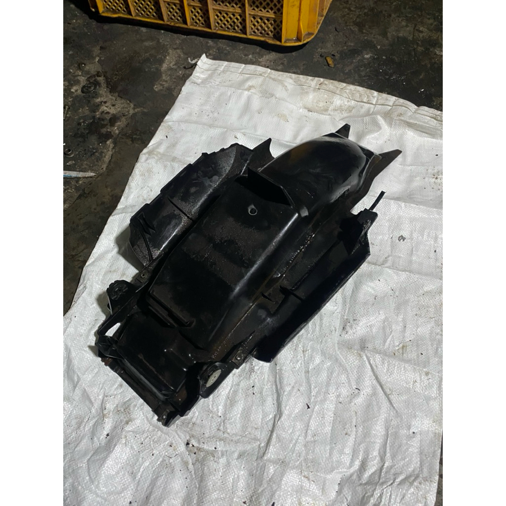 Slebor spakbor kolong tengah honda cs1 cs one original copotan motor