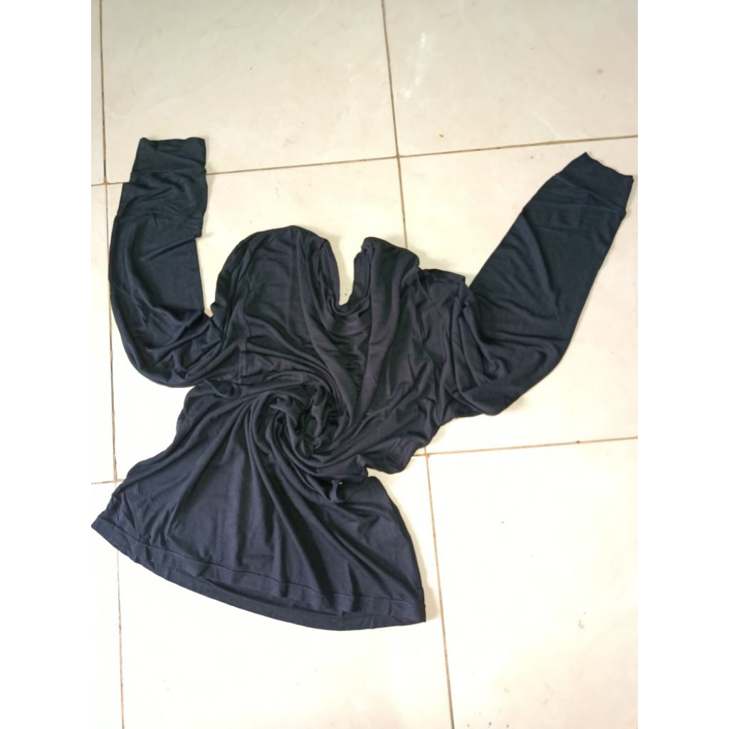 Kaos Uniqlo Heattech Ori Preloved