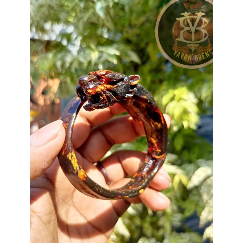 Gelang akar bahar merah ukir macan tegak