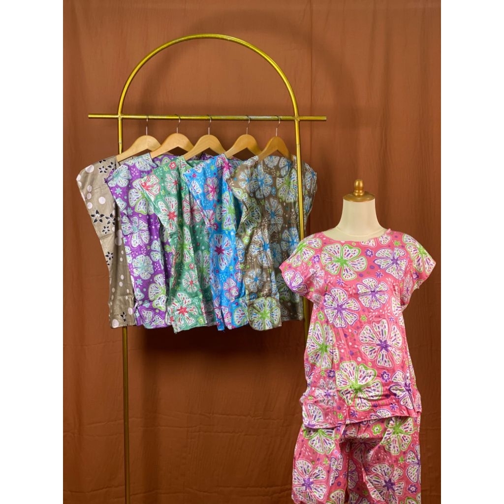 Set Krill Atasan+Bawahan Pendek LD 110 dengan Desain Motif Bunga Cerah dan Model Lengan Pendek untuk