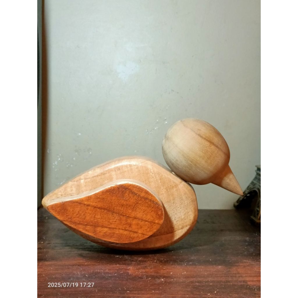 hiasan bebek goyang bahan kayu kode 1