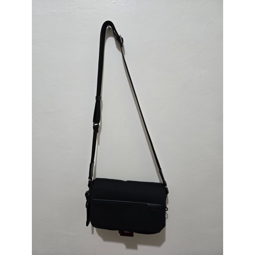 Tas Slempang Tumi Harrison