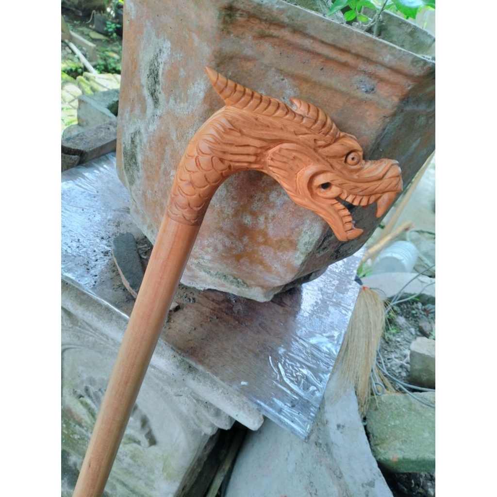 tongkat jalan kayu cendana super wangi ukir kepala naga super