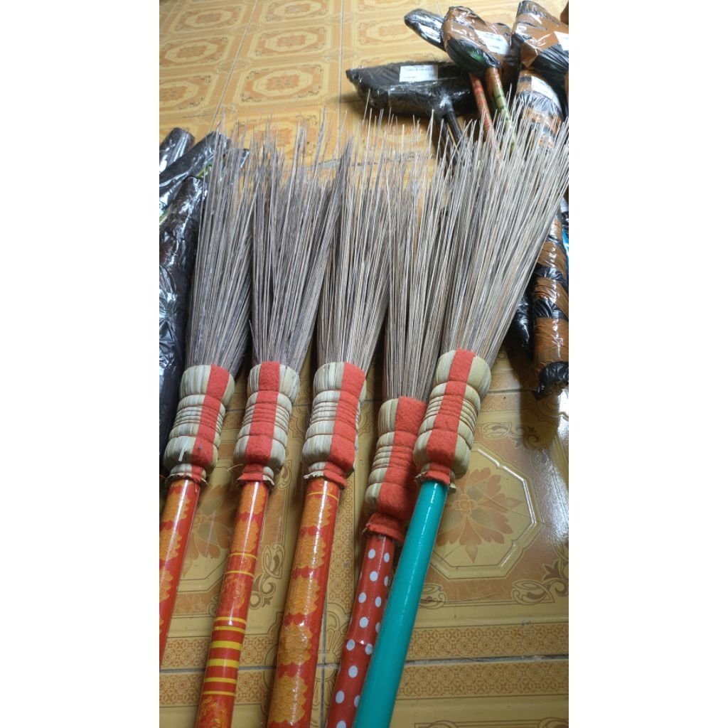 sapu taman wlingi bambu