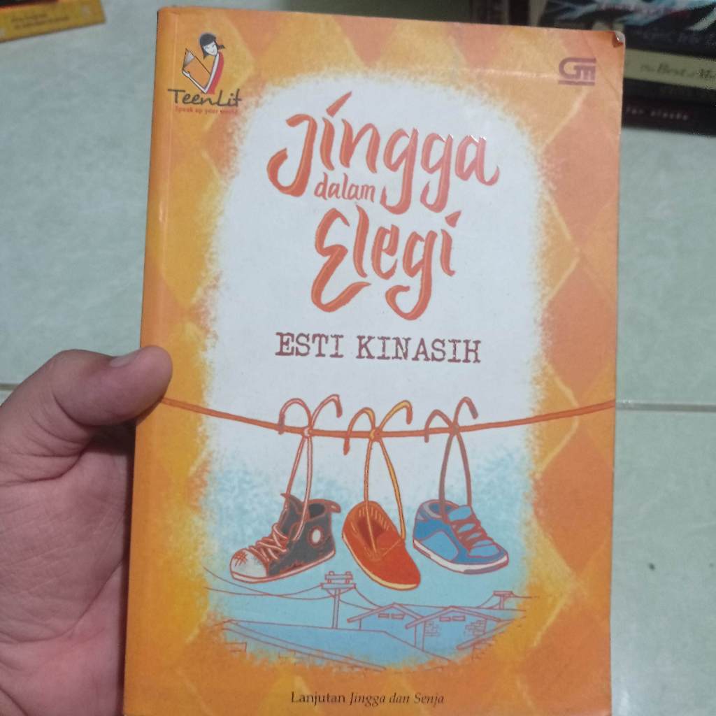 [Preloved] Jingga Dalam Elegi  Esti Kinasih