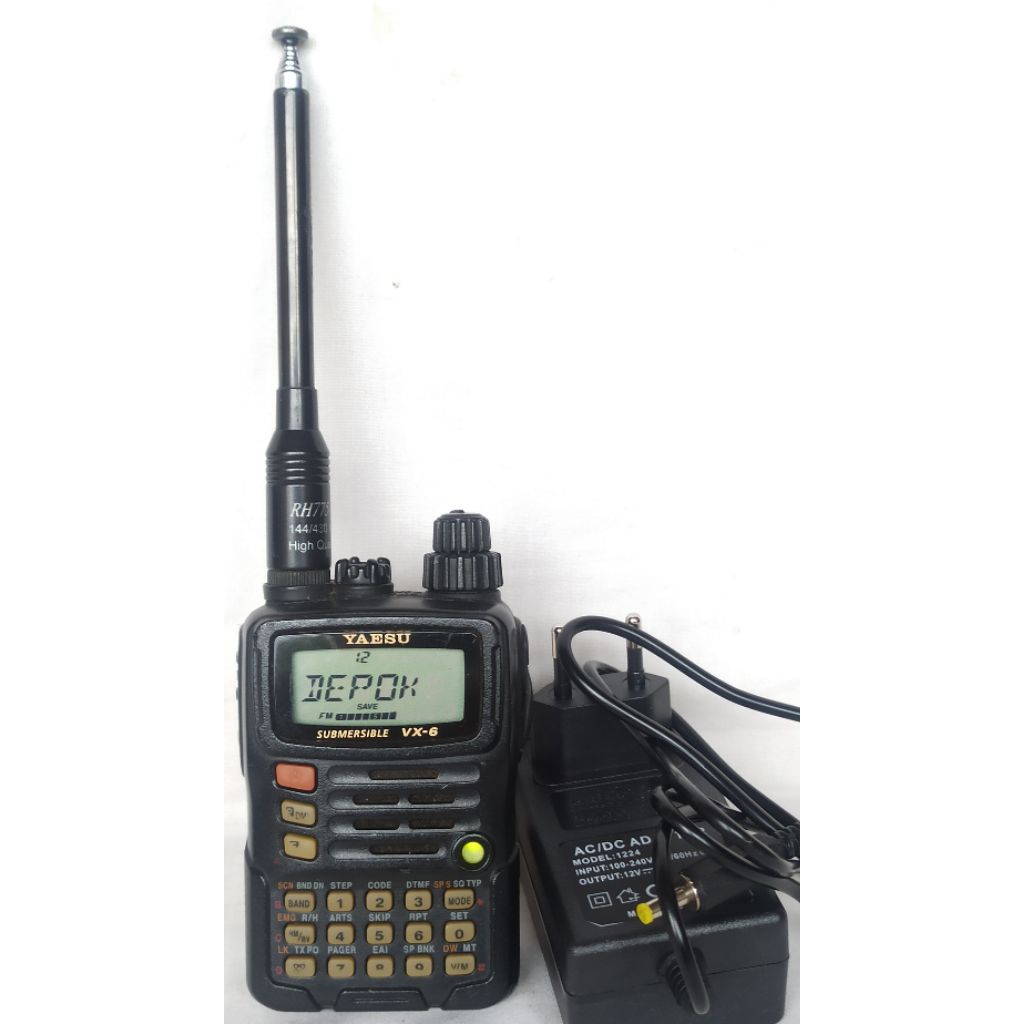 HT YAESU VX6 MULTIBAND