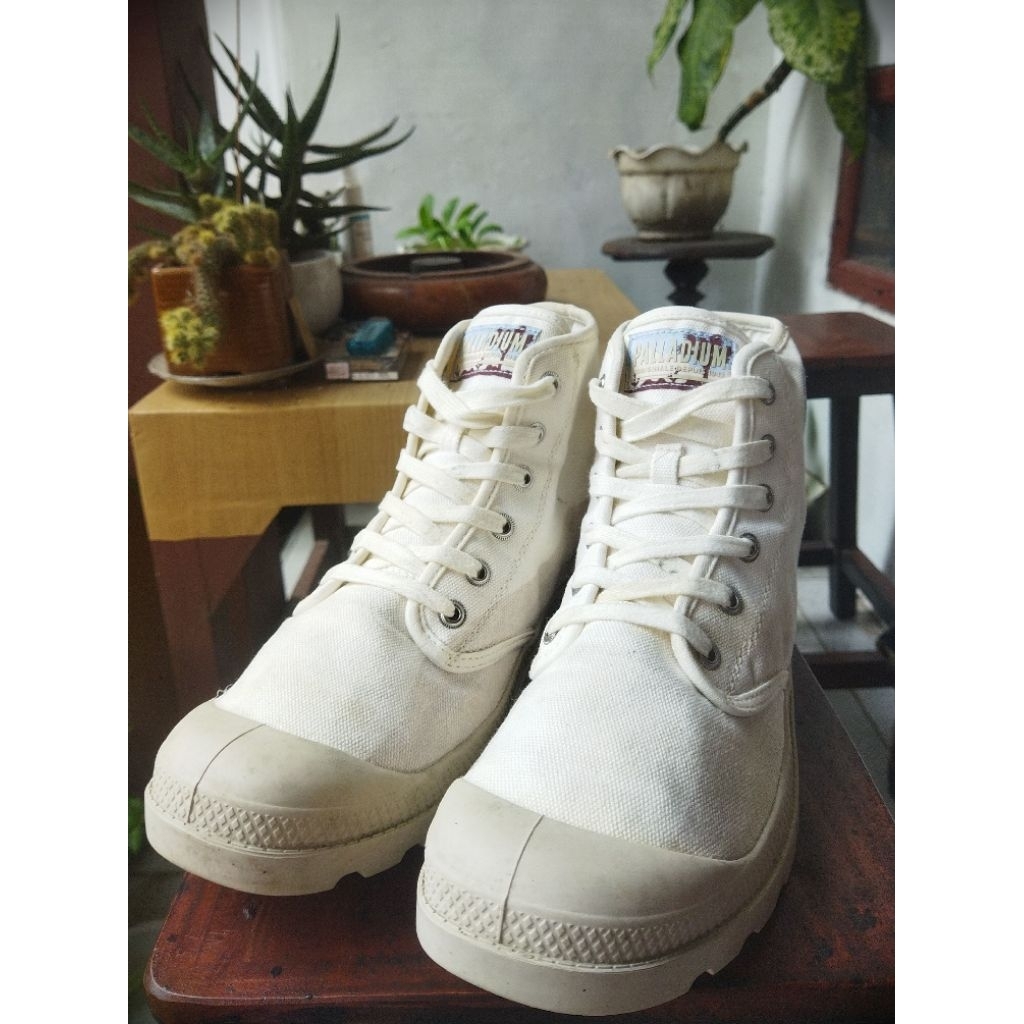 Sepatu boot seken brand Palladium Pampa Hi sz 43
